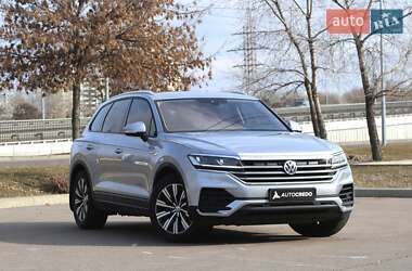 Позашляховик / Кросовер Volkswagen Touareg 2019 в Києві