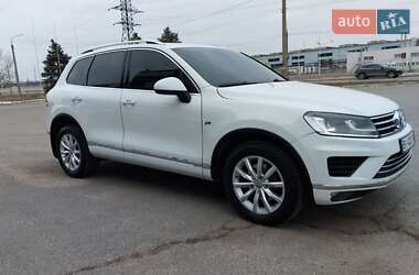 Позашляховик / Кросовер Volkswagen Touareg 2015 в Запоріжжі