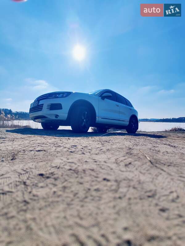 Внедорожник / Кроссовер Volkswagen Touareg 2010 в Фастове