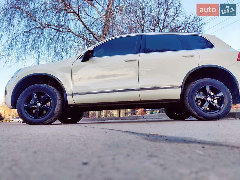 Внедорожник / Кроссовер Volkswagen Touareg 2010 в Фастове