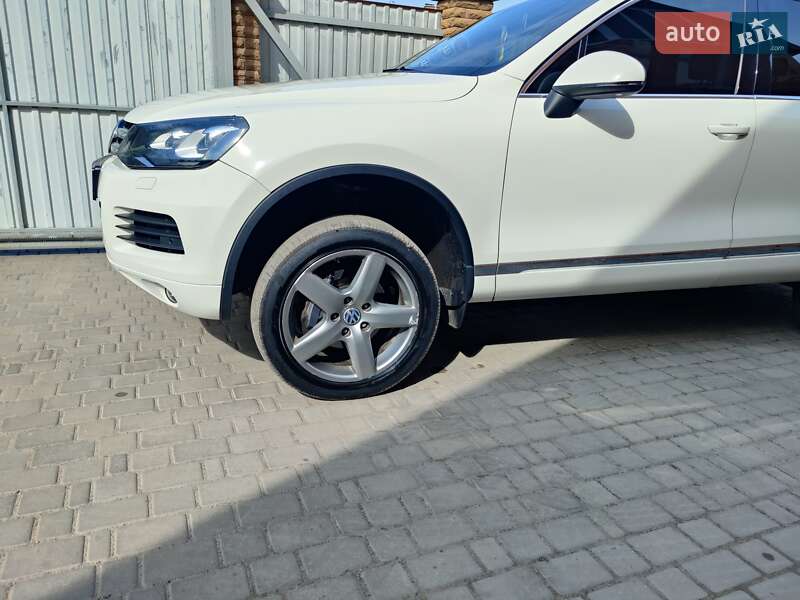 Внедорожник / Кроссовер Volkswagen Touareg 2010 в Фастове