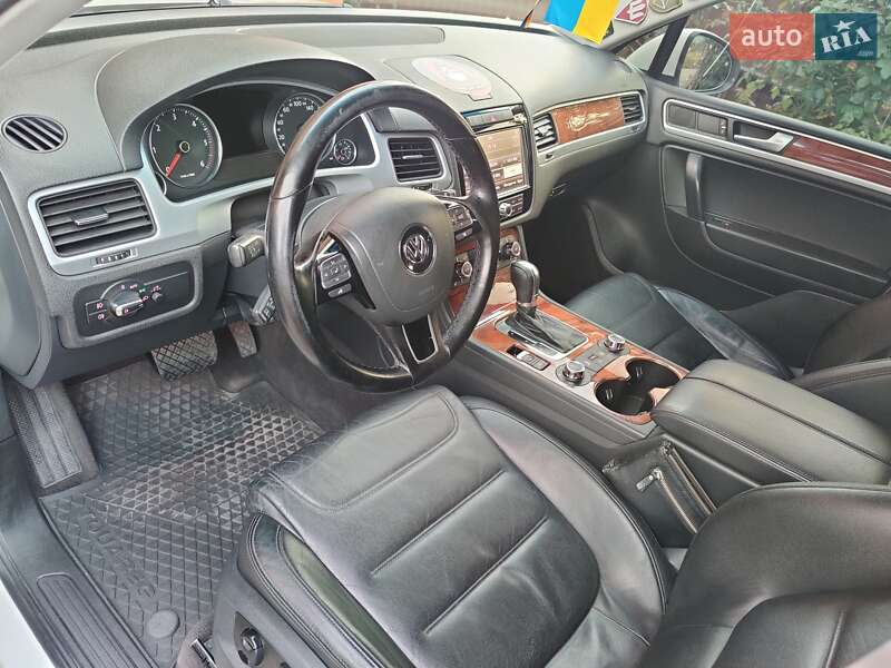 Внедорожник / Кроссовер Volkswagen Touareg 2010 в Фастове