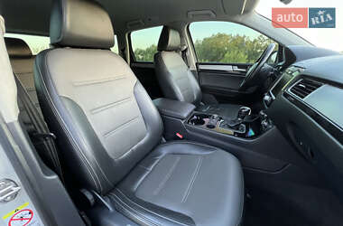 Внедорожник / Кроссовер Volkswagen Touareg 2013 в 
