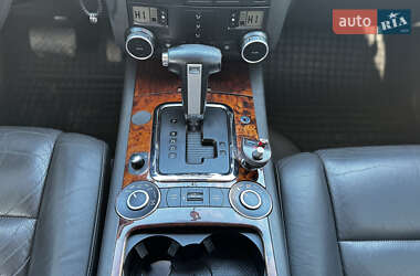 Внедорожник / Кроссовер Volkswagen Touareg 2005 в 