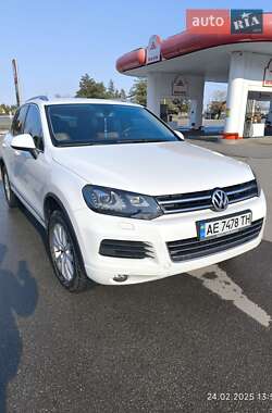 Внедорожник / Кроссовер Volkswagen Touareg 2013 в Днепре