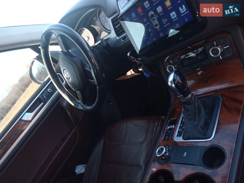 Позашляховик / Кросовер Volkswagen Touareg 2013 в Надвірній