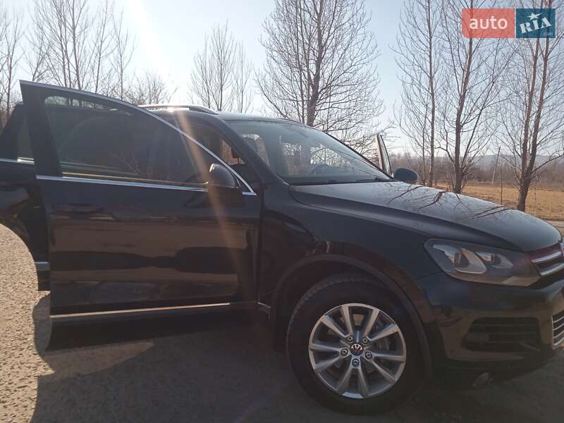 Позашляховик / Кросовер Volkswagen Touareg 2013 в Надвірній