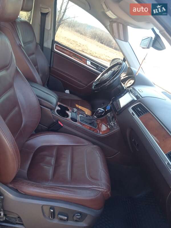 Позашляховик / Кросовер Volkswagen Touareg 2013 в Надвірній