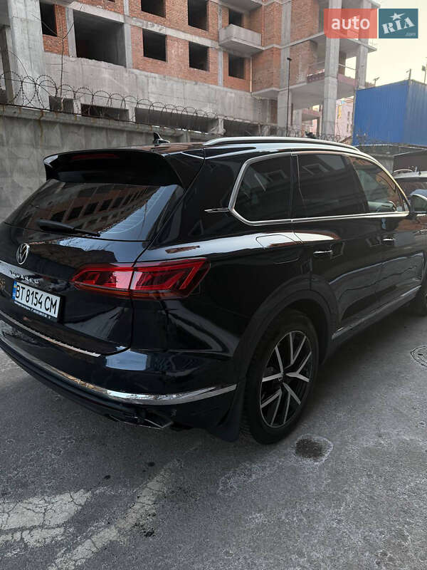 Позашляховик / Кросовер Volkswagen Touareg 2020 в Києві