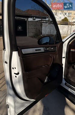 Внедорожник / Кроссовер Volkswagen Touareg 2014 в 