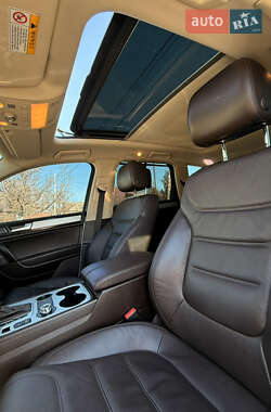 Внедорожник / Кроссовер Volkswagen Touareg 2014 в 