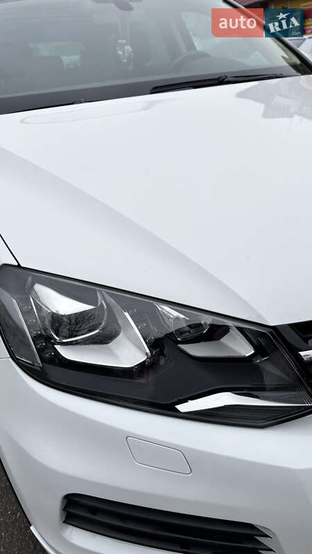Внедорожник / Кроссовер Volkswagen Touareg 2014 в Знаменке