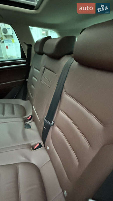 Внедорожник / Кроссовер Volkswagen Touareg 2014 в Знаменке