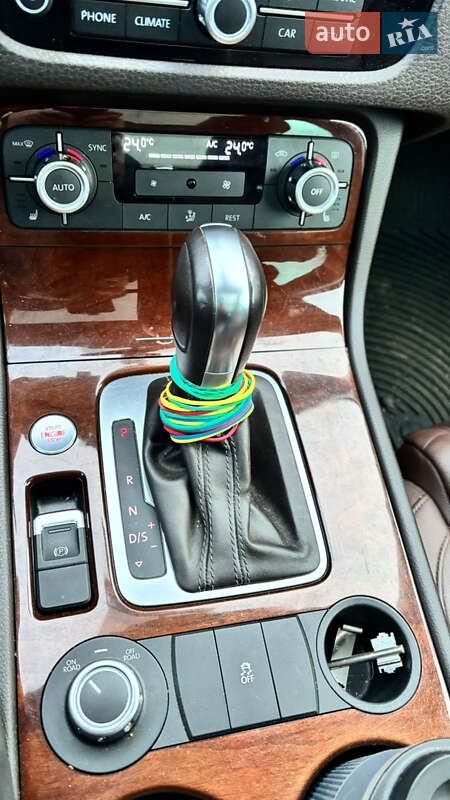 Внедорожник / Кроссовер Volkswagen Touareg 2014 в Знаменке