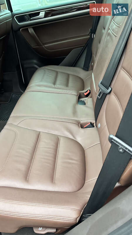 Внедорожник / Кроссовер Volkswagen Touareg 2014 в Знаменке