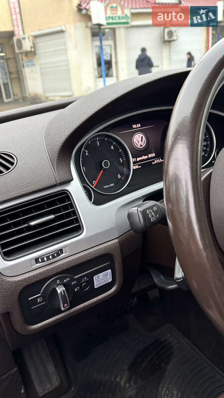 Внедорожник / Кроссовер Volkswagen Touareg 2014 в Знаменке