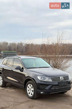 Позашляховик / Кросовер Volkswagen Touareg 2015 в 