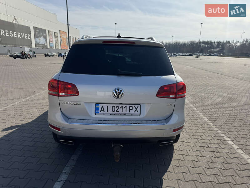 Позашляховик / Кросовер Volkswagen Touareg 2011 в Києві