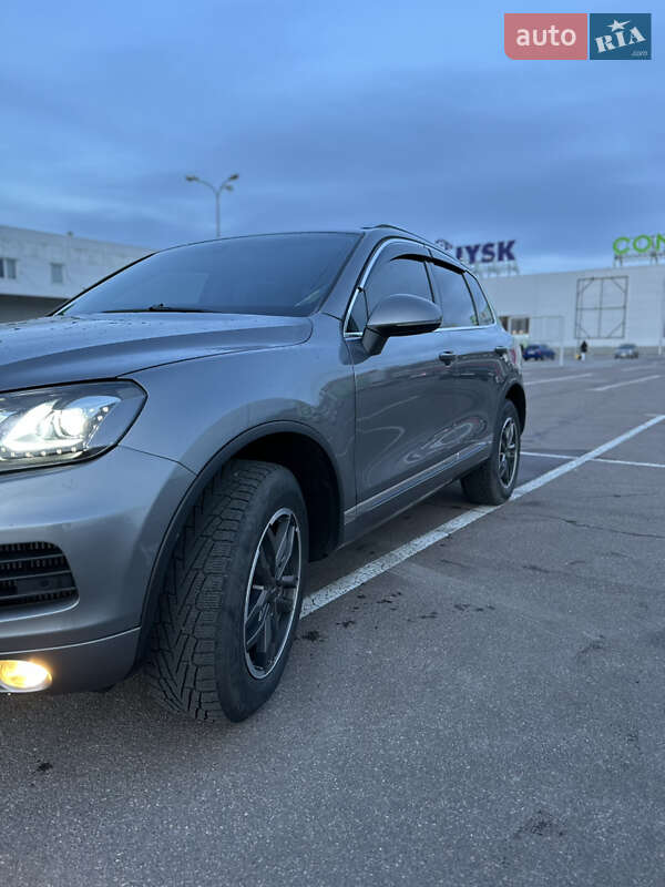 Позашляховик / Кросовер Volkswagen Touareg 2011 в Одесі