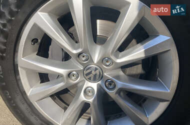 Внедорожник / Кроссовер Volkswagen Touareg 2013 в 