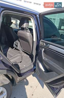 Позашляховик / Кросовер Volkswagen Touareg 2013 в 