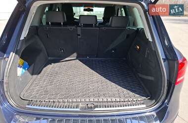 Позашляховик / Кросовер Volkswagen Touareg 2013 в 