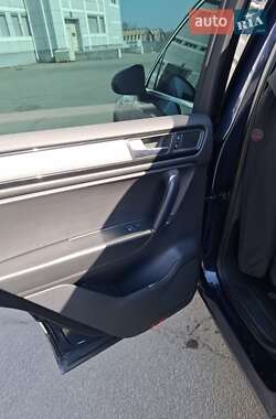 Позашляховик / Кросовер Volkswagen Touareg 2013 в 