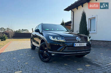 Внедорожник / Кроссовер Volkswagen Touareg 2016 в Киеве