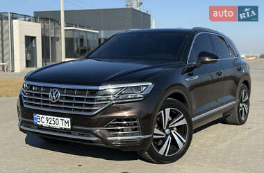 Позашляховик / Кросовер Volkswagen Touareg 2018 в Львові