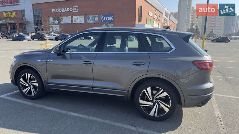 Позашляховик / Кросовер Volkswagen Touareg 2020 в Броварах