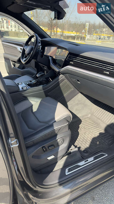 Позашляховик / Кросовер Volkswagen Touareg 2020 в Броварах