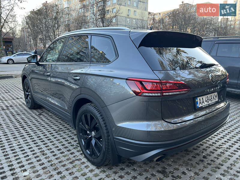 Позашляховик / Кросовер Volkswagen Touareg 2020 в Києві