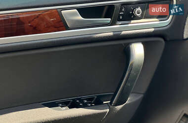 Внедорожник / Кроссовер Volkswagen Touareg 2013 в 