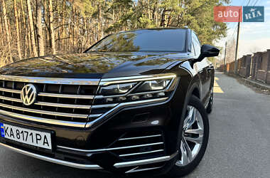 Позашляховик / Кросовер Volkswagen Touareg 2018 в 