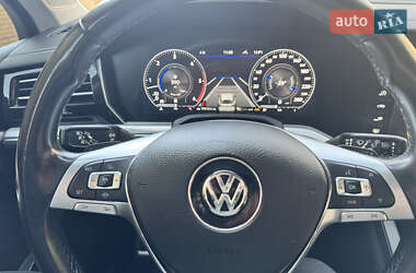 Позашляховик / Кросовер Volkswagen Touareg 2018 в 