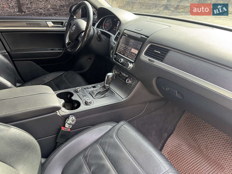 Позашляховик / Кросовер Volkswagen Touareg 2012 в Запоріжжі