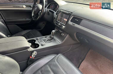 Внедорожник / Кроссовер Volkswagen Touareg 2012 в 