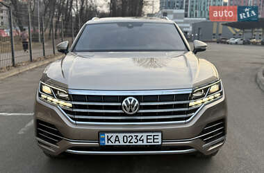 Позашляховик / Кросовер Volkswagen Touareg 2018 в 