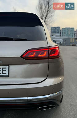 Позашляховик / Кросовер Volkswagen Touareg 2018 в 