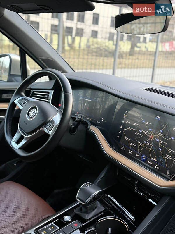 Внедорожник / Кроссовер Volkswagen Touareg 2018 в Киеве