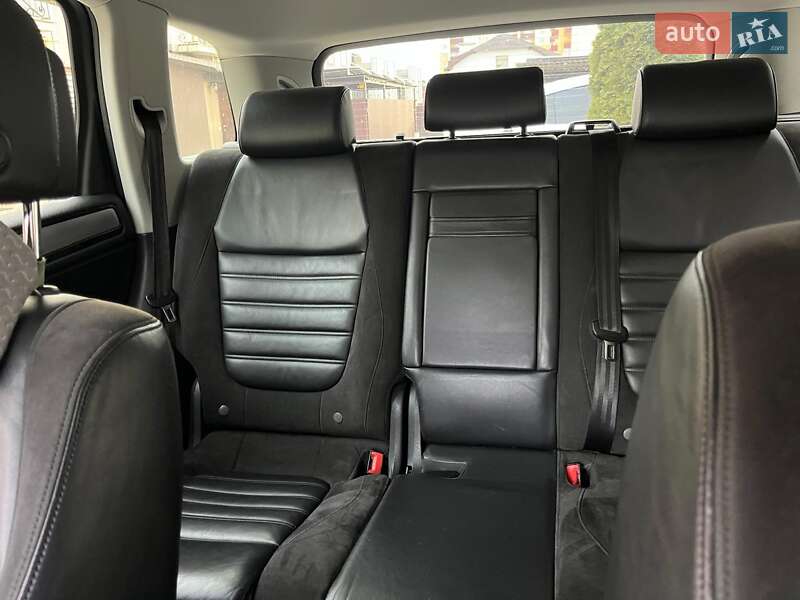 Внедорожник / Кроссовер Volkswagen Touareg 2012 в Хмельницком