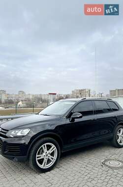 Внедорожник / Кроссовер Volkswagen Touareg 2012 в Львове