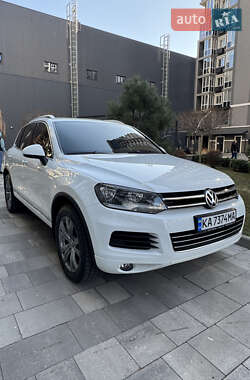 Внедорожник / Кроссовер Volkswagen Touareg 2012 в Киеве