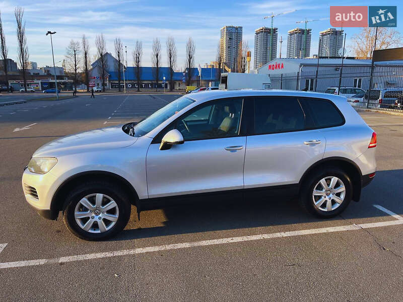 Позашляховик / Кросовер Volkswagen Touareg 2011 в Києві