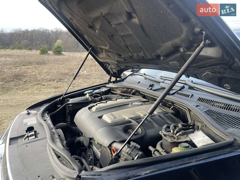 Внедорожник / Кроссовер Volkswagen Touareg 2006 в Новояворовске