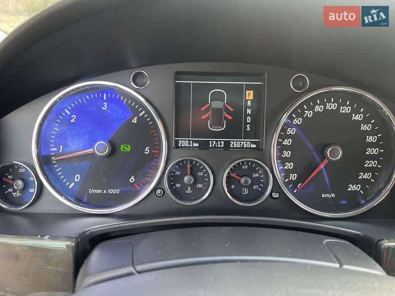 Внедорожник / Кроссовер Volkswagen Touareg 2006 в Новояворовске