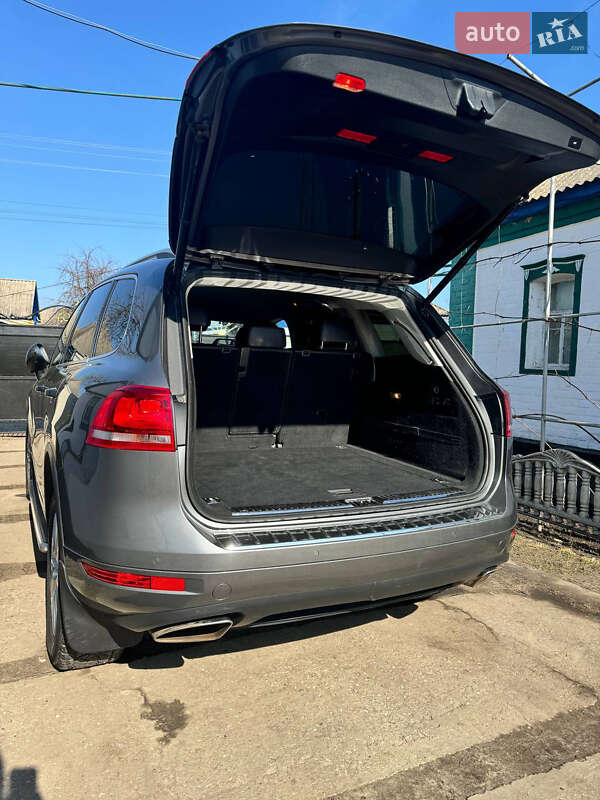 Позашляховик / Кросовер Volkswagen Touareg 2011 в Котельві