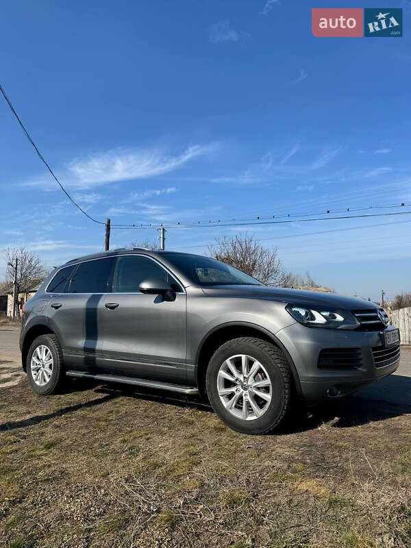 Позашляховик / Кросовер Volkswagen Touareg 2011 в Котельві