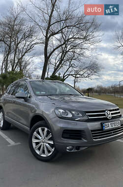 Внедорожник / Кроссовер Volkswagen Touareg 2011 в Александрие