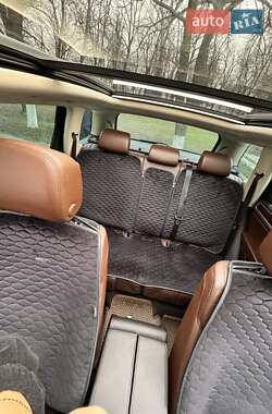 Позашляховик / Кросовер Volkswagen Touareg 2012 в 